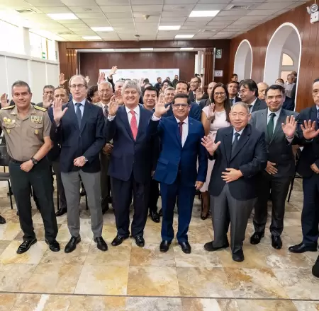 Caja Huancayo premia a polic�as en concurso