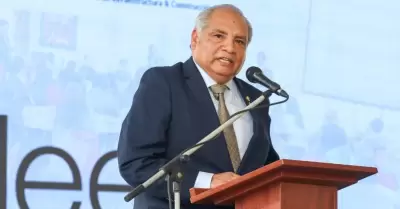 César Sandoval.