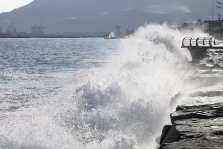 112 puertos martimos permanecen cerrados por intensos oleajes
