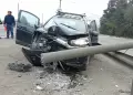 Va Evitamiento: Poste cae sobre auto y ocasiona intenso trfico con sentido al centro de Lima