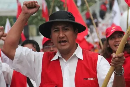 Vladimir Cerrn en campaa con Per Libre.