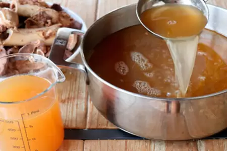 Caldo rico de colgeno que ayuda a cuidar tu piel.