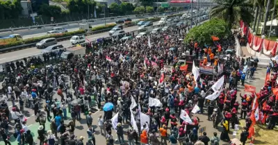Protestas en Indonesia por aumento de salario de parlamentarios.