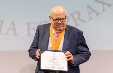 Julio Velarde es Doctor Honoris Causa