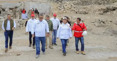 Dina Boluarte en el Frontn con Santivez.