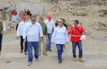 Dina Boluarte en el Frontn con Santivez.