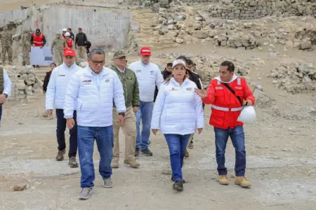 Dina Boluarte en el Frontn con Santivez.