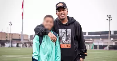 Farfán cumple súplica de Melissa Klug