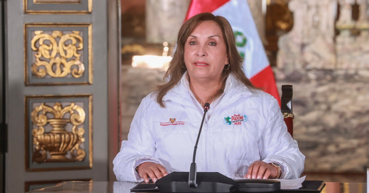 Dina Boluarte prohibía uso de celulares durante reuniones con alcaldes, revela alcalde de Desaguadero