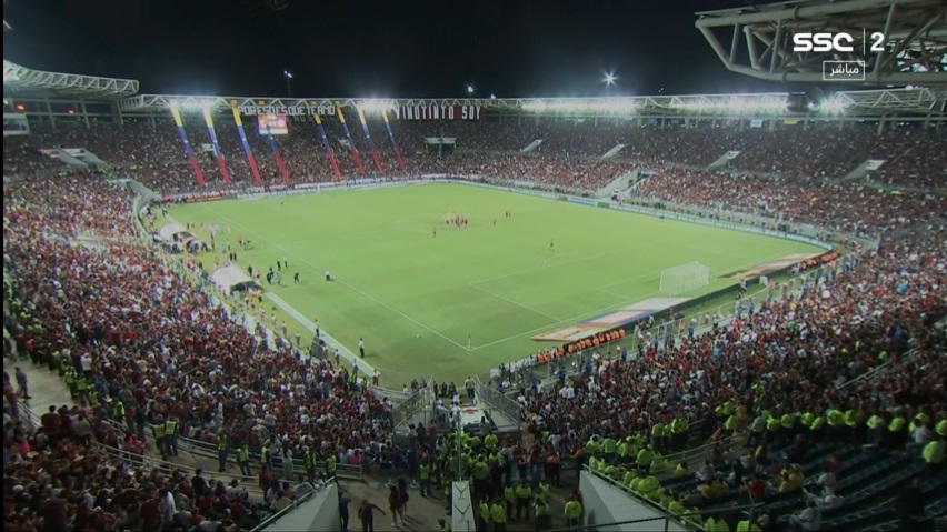 Jugadores al medio antes de entrar al tnel.