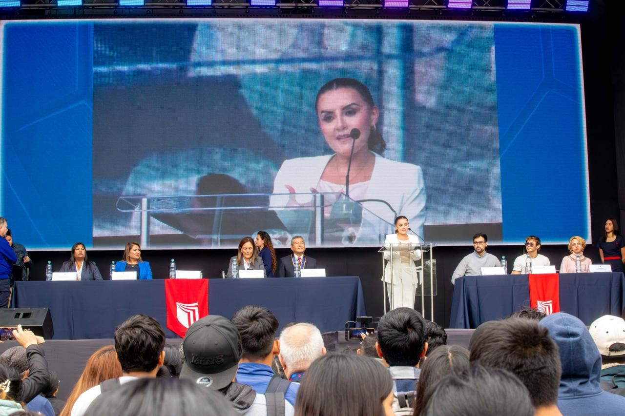 Mgtr. Kelly Acuña en el lanzamiento de "Blindaje para el cora".