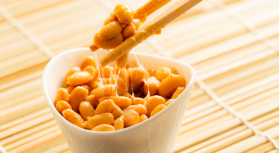 El natto ofrece mltiples beneficios para tu salud.