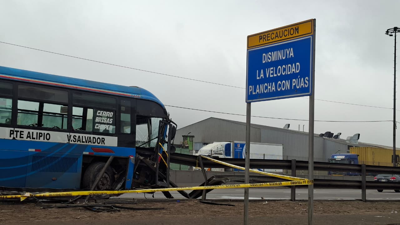 Bus choca en la Va de Evitamiento