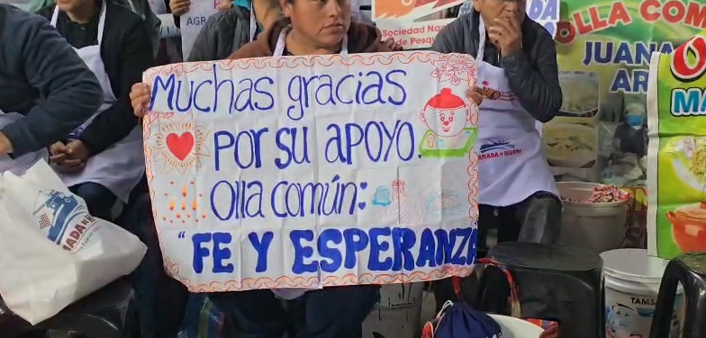 Madres agradecidas por entrega de pescado en campaa 'Salva una olla' de Exitosa.