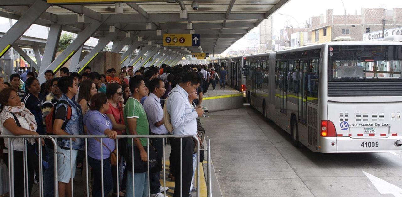 Servicio del Metropolitano colapsa en las 'horas puntas'.