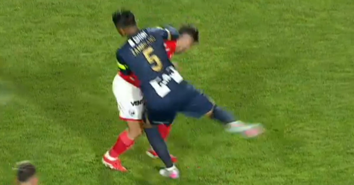 Carlos Zambrano fue expulsado nuevamente en el duelo de Alianza ante Cienciano.