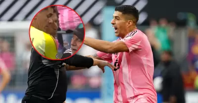 Luis Suárez recibiría fuerte sanción por escupitajo.