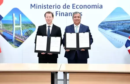 Titular del MEF con el embajador del Reino Unido.
