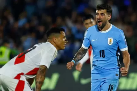 De Arrascaeta celebrando uno de los goles de Uruguay ante Per.