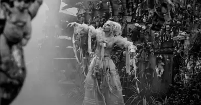Lady Gaga estrenó videoclip "The Dead Dance"