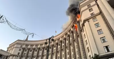 Ataque ruso a Kiev alcanzó un edifico del gobierno ucraniano.