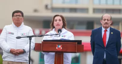 Dina Boluarte durante entrega 1500 fusiles de asalto a la PNP