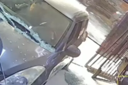 Vehculo choca contra barbera