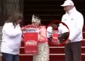 Mujer se desploma tras recibir ttulo de propiedad en manos de la presidenta Dina Boluarte