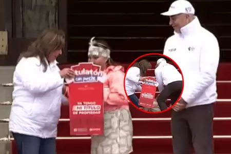 Mujer se desploma tras recibir ttulo de propiedad en manos de Dina Boluarte