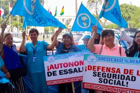 Sindicato de enfermeras de EsSalud entra en huelga indefinida.