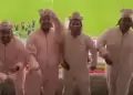 Hinchas fueron al Estadio Nacional disfrazados de chanchitos para apoyar al pan con chicharrn