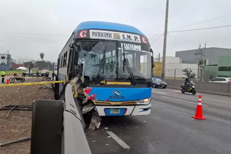 Bus choc contra la valla metlica de la Va de Evitamiento