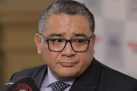 Audios involucraran a ministro Santivaez en cobro ilcito de 20 mil dlares.