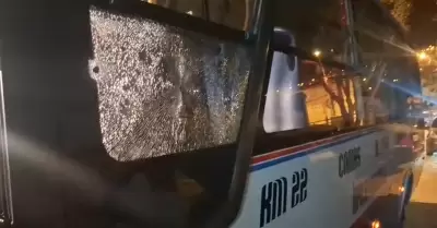 Atacan a chofer de bus en Carabayllo