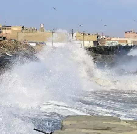 Cierra de 89 puertos martimos por oleajes anmalos en costa peruana