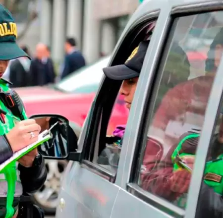 Multas por no ceder pase a veh�culos de emergencia.