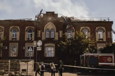 Rusia bombardea universidad en la ciudad ucraniana de Jrkov