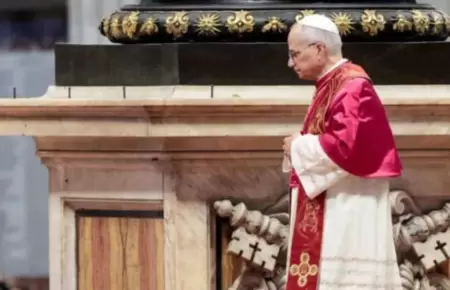Papa Len XIV expulsa a dicono por abuso de menores