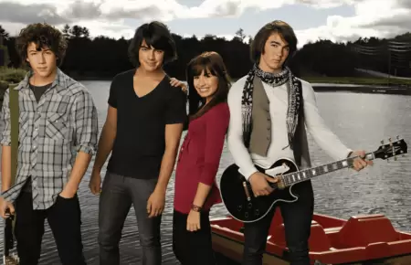 Jonas Brothers y Demi Lovato juntos en 'Camp Rock 3'