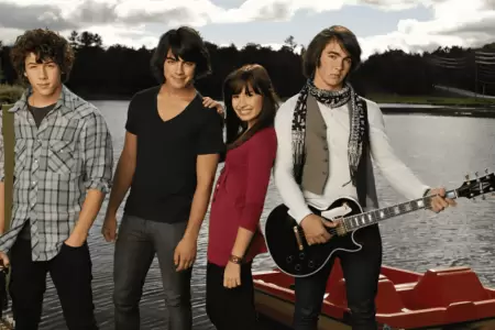 Jonas Brothers y Demi Lovato juntos en 'Camp Rock 3'