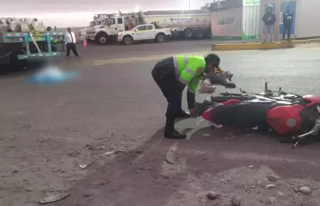 Dos motociclistas fallecen tras chocar con trailer en Arequipa