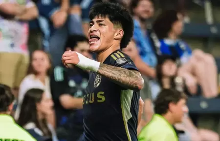 Kenji Cabrera anot su primer gol con el Vancouver Whitecaps.