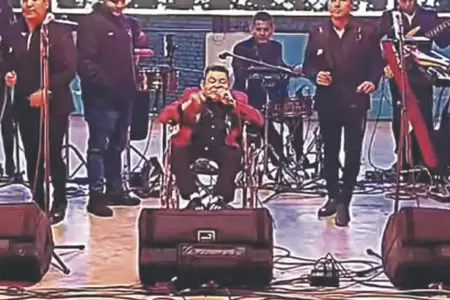 Dilbert Aguilar aparece en silla de ruedas durante una reciente presentacin.