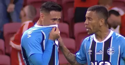 Erick Noriega rompi en llanto tras provocar dos penales en contra de su equipo.