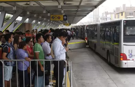 Servicio del Metropolitano colapsa en las 'horas puntas'.