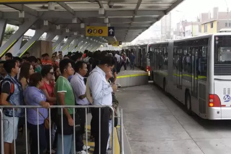 Servicio del Metropolitano colapsa en las 'horas puntas'.