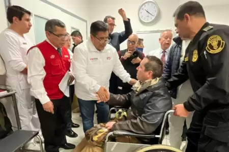Ministro del Interior visit a policas heridos tras protestas.