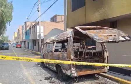 Combi incendiada