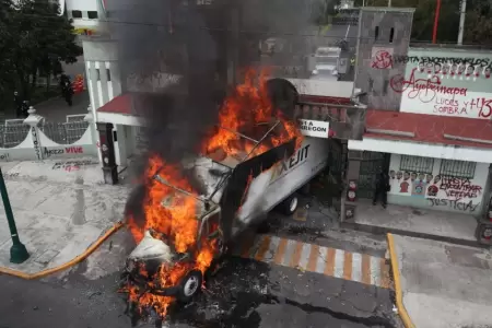 incendian camin en puerta de cuartel en Mxico.