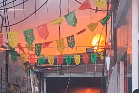 Incendio en feria artesanal de av. 28 de Julio.